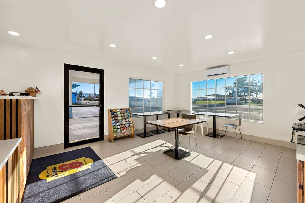 Super 8 by Wyndham Crescent City - photo 12