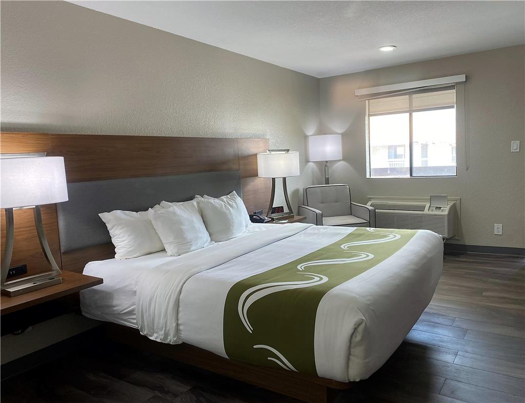 Quality Inn & Suites Near White Sands National Monument - photo 11