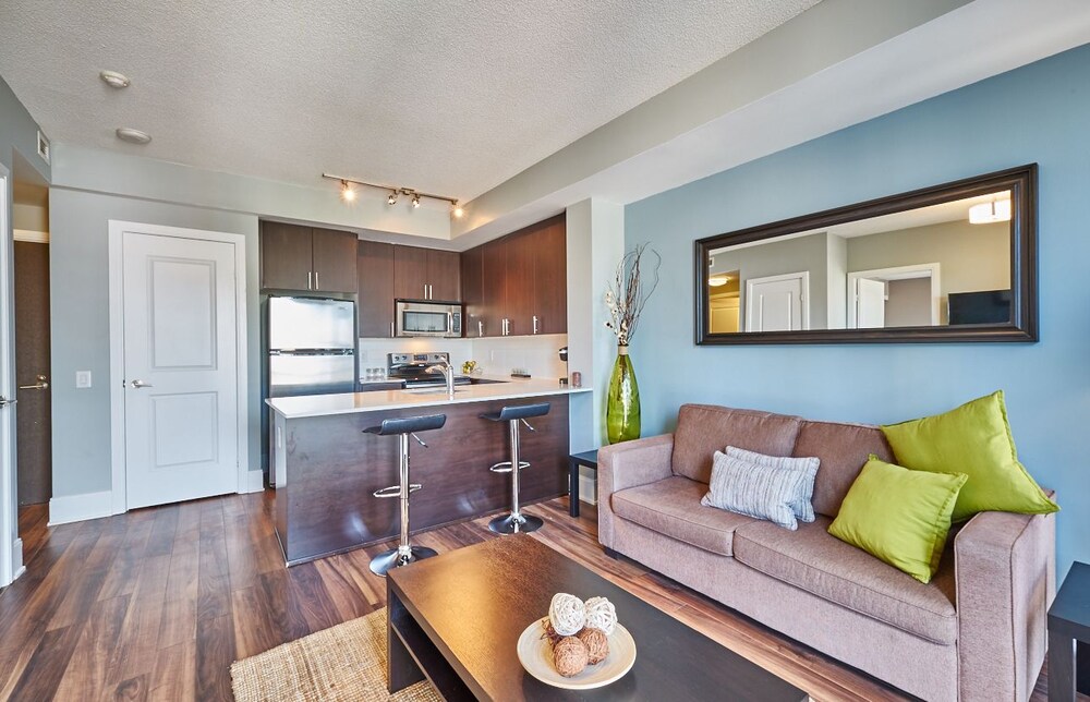 Toronto Escape Moonstone Suite — 4-Star Luxury Hotel in Toronto, Canada