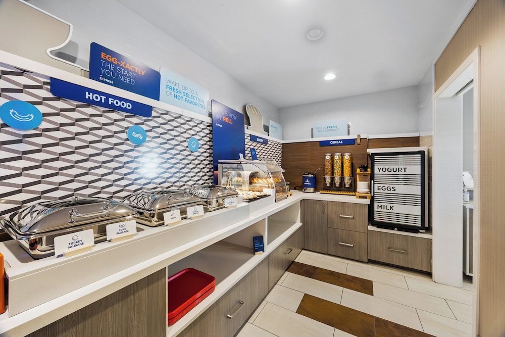 Holiday Inn Express Sunnyvale Silicon Valley by IHG - photo 56