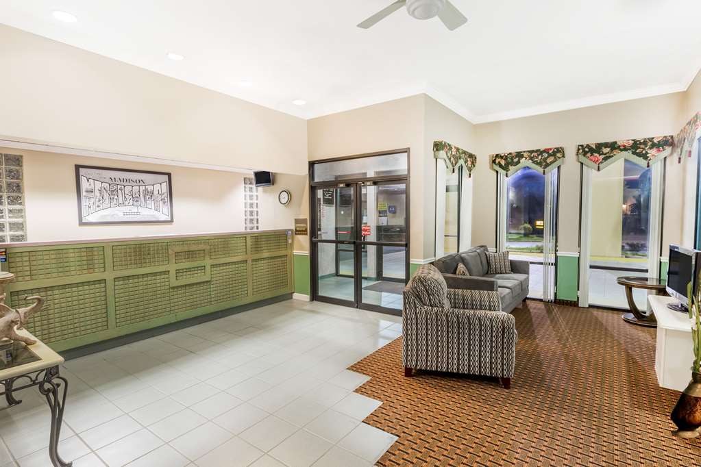 Super 8 by Wyndham Madison Ridgeland Area - photo 4
