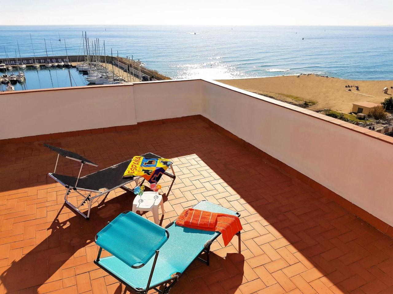 Marina Port & Beach Apartment — 4-Star Luxury Hotel in El Masnou, Spain