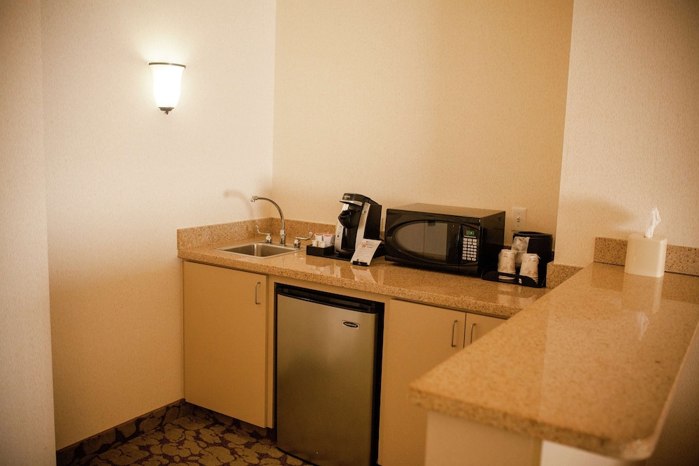 Hilton Garden Inn Redding - photo 22