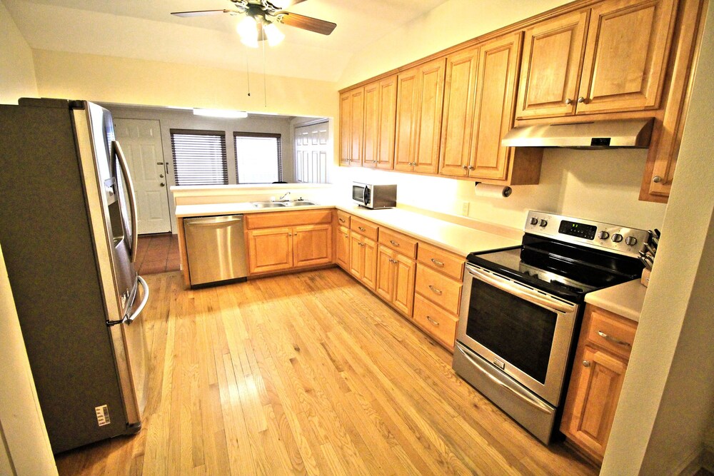 Peach Tree Inn & Suites - photo 29