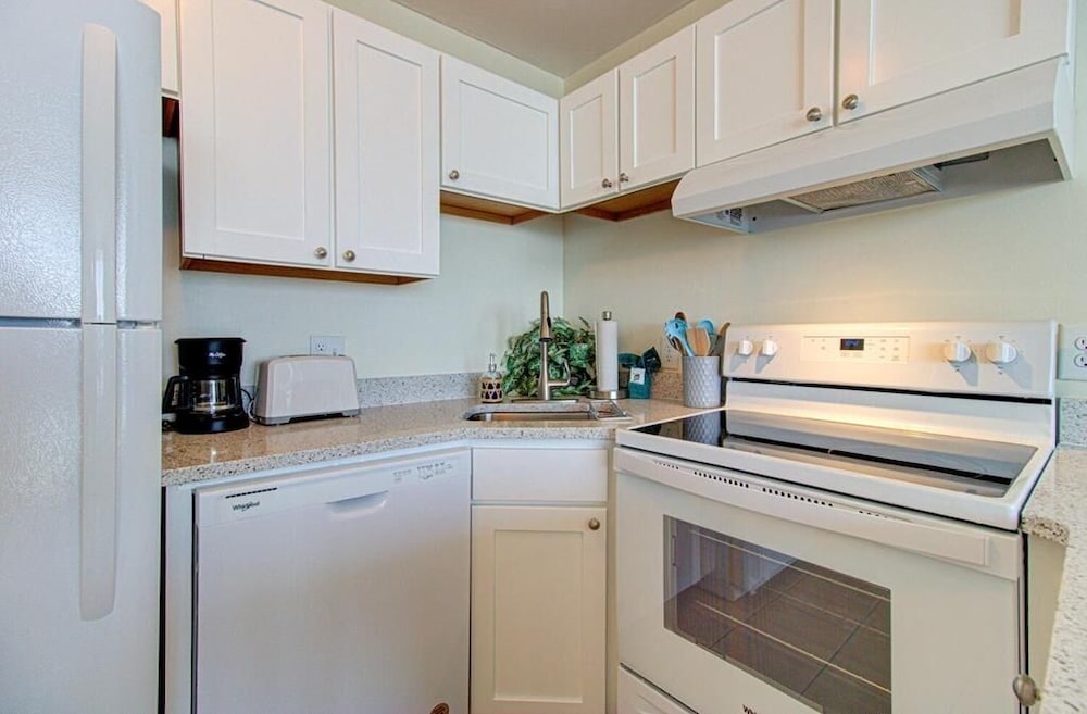 0901 Salty Dayz Tower 1 Bedroom Condo - photo 13