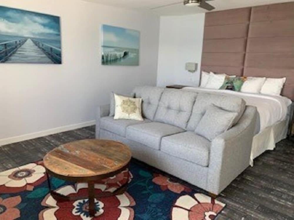 Beachfront Inn - photo 49