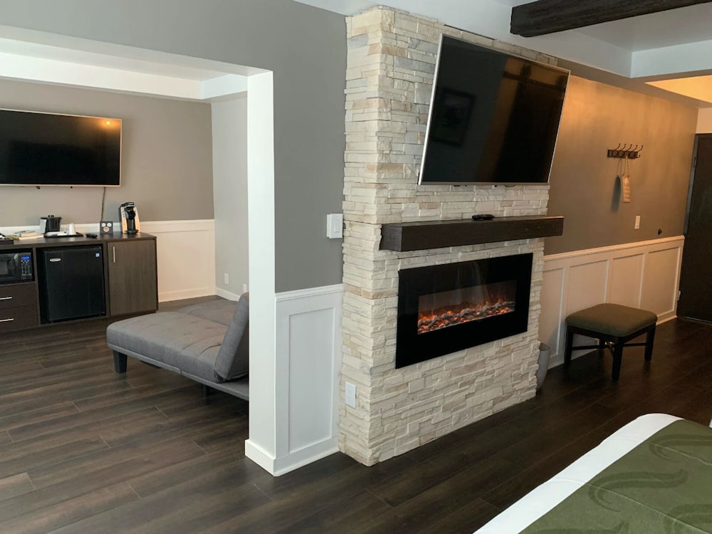 Cedar Stables Inn and Suites - photo 10