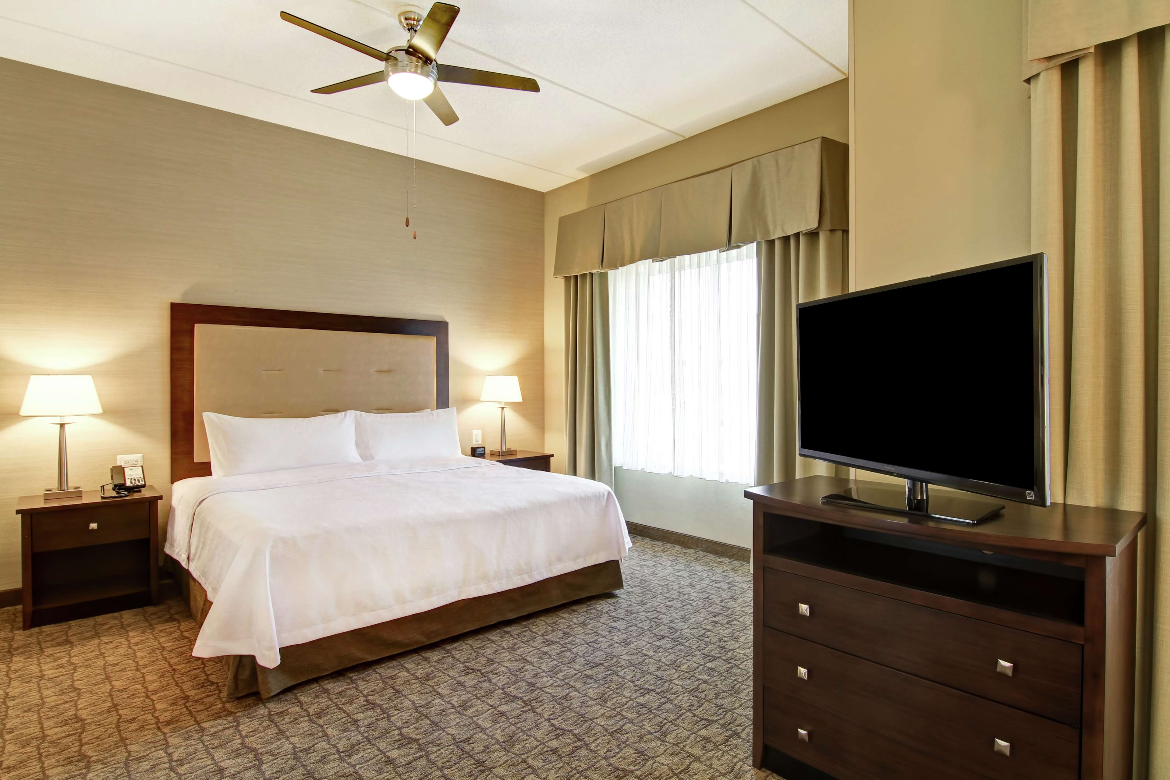 Homewood Suites by Hilton Woodbridge - photo 15