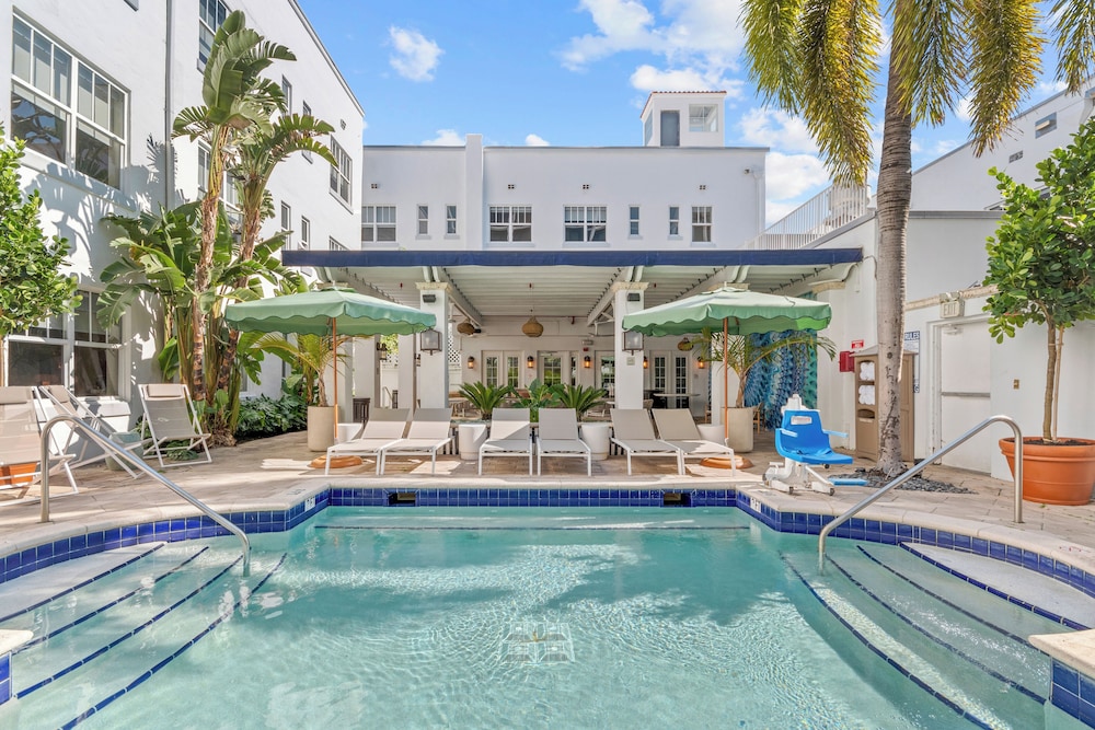 Aloha Fridays - last minute hotel in Miami Beach