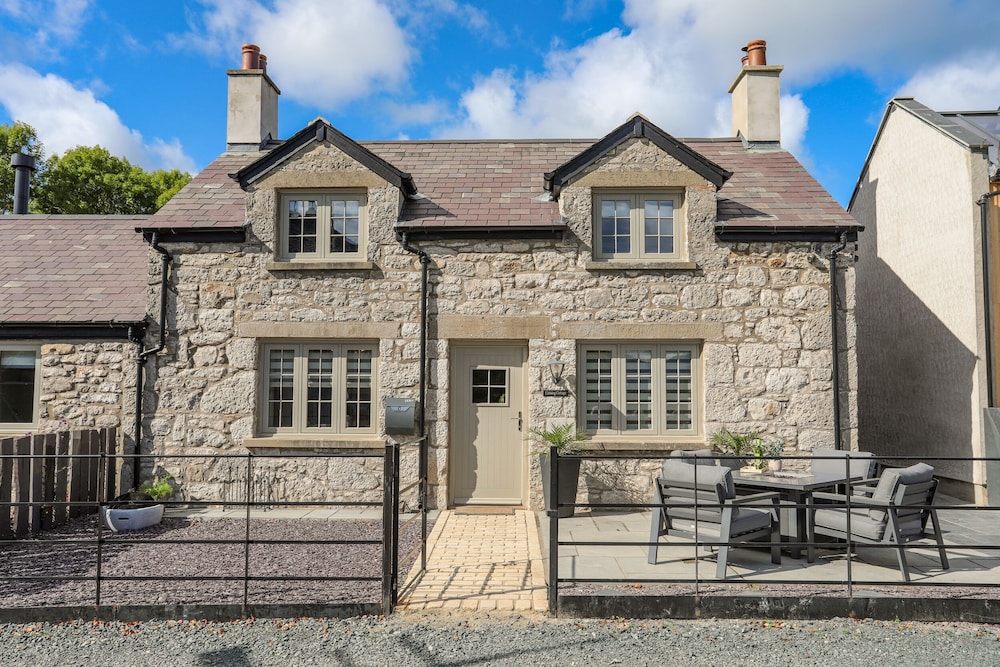 Lleiniog Cottage — 4-Star Luxury Hotel in Beaumaris, United Kingdom