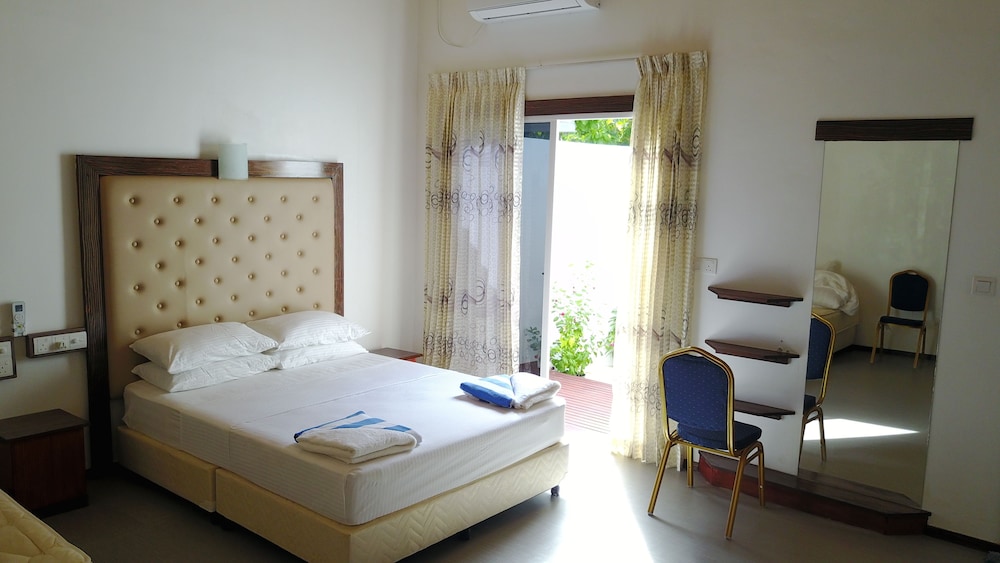 Thoddoo Inn — Male — photo 4