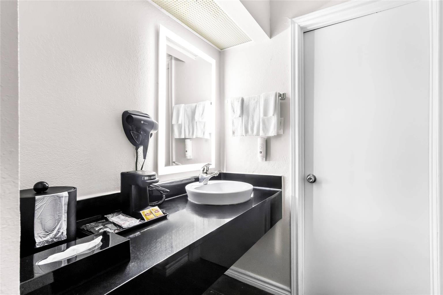 Quality Inn & Suites Port Lavaca Near Lighthouse Beach - photo 41