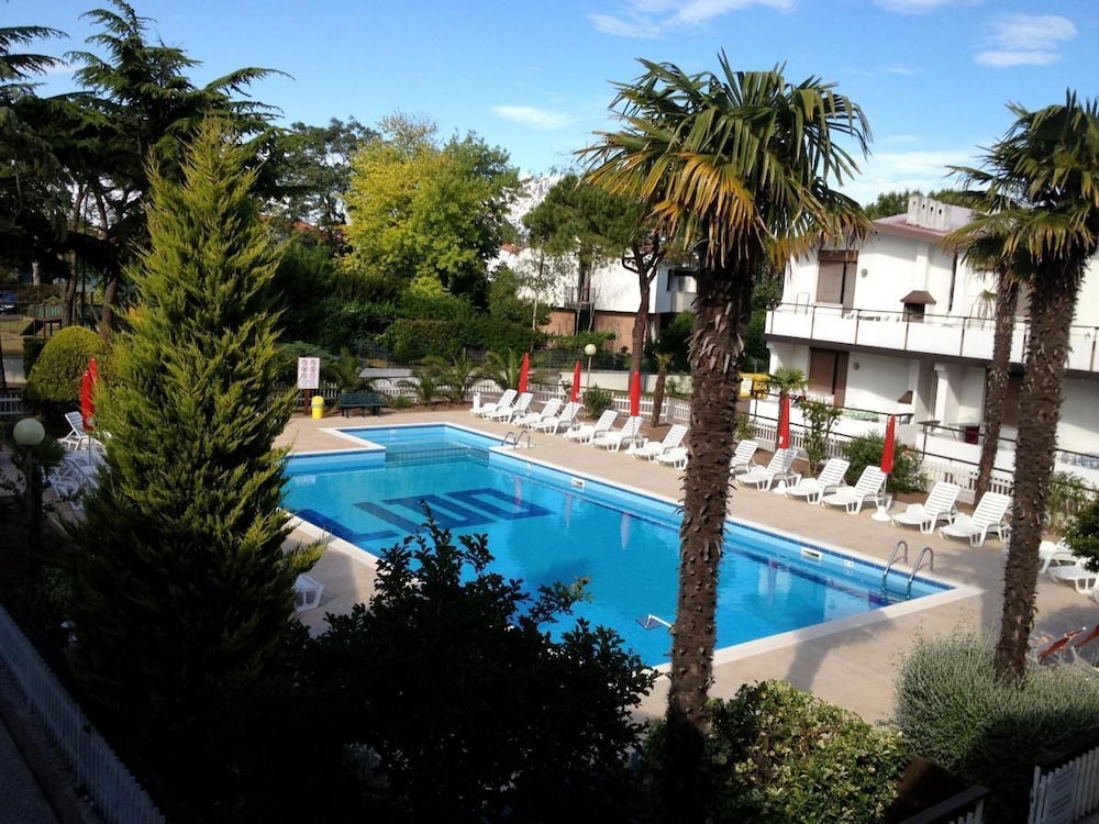 Villaggio Lido Carraro Immobiliare Family Apartments — 4-Star Luxury Hotel in Iesolo, Italy