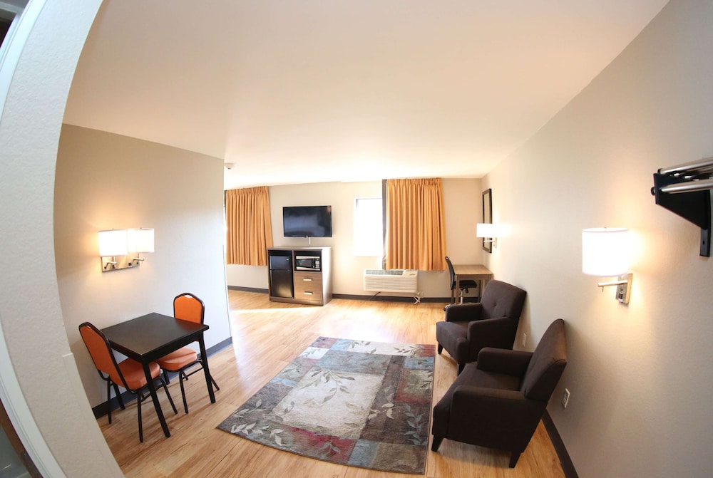 Super 8 by Wyndham Portsmouth - photo 10
