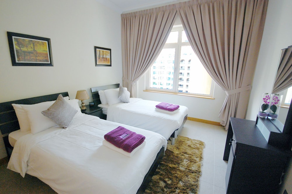 Al Sarood - carbon neutral hotel in Dubai