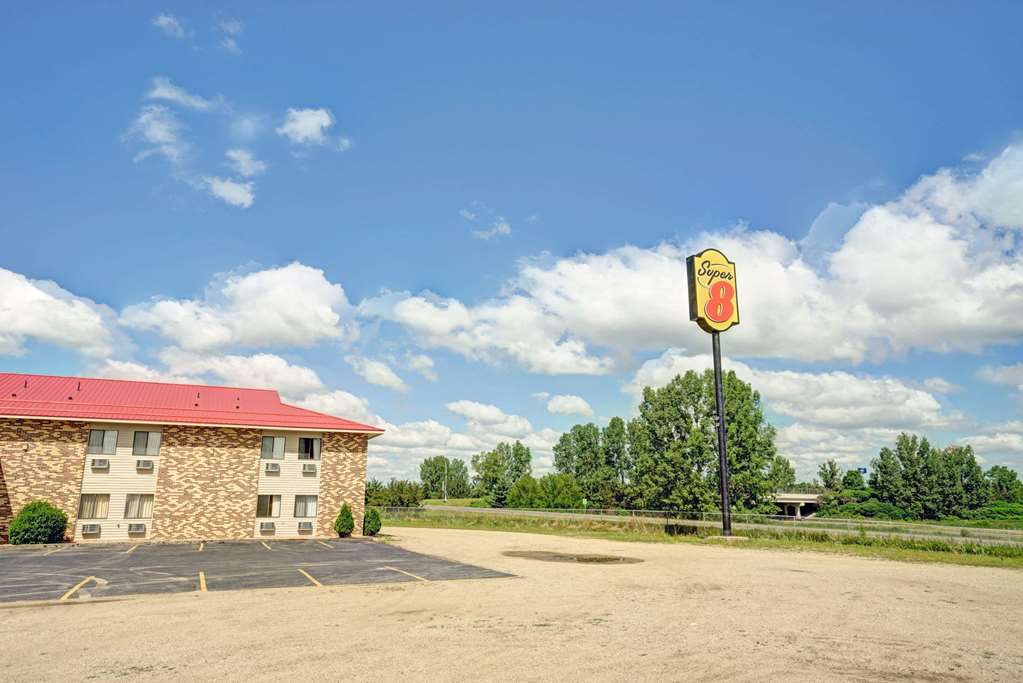 Super 8 by Wyndham Melrose - photo 2