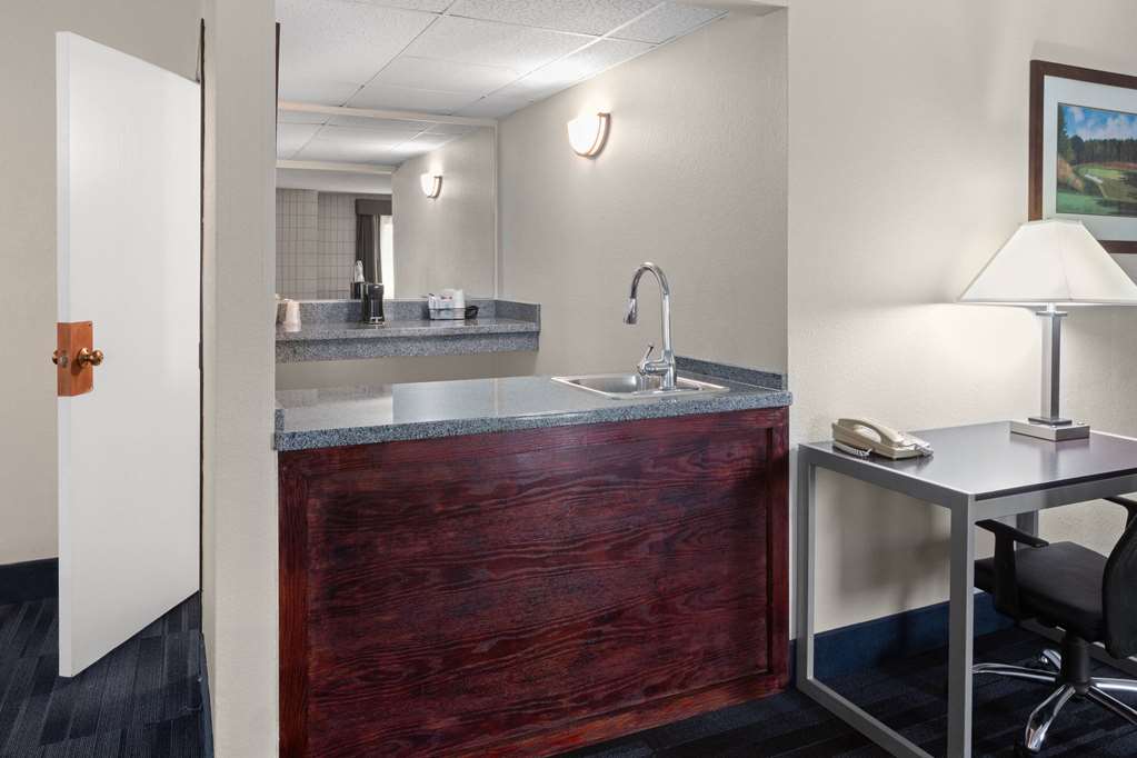 Baymont Inn and Suites by Wyndham Farmington MO - photo 29