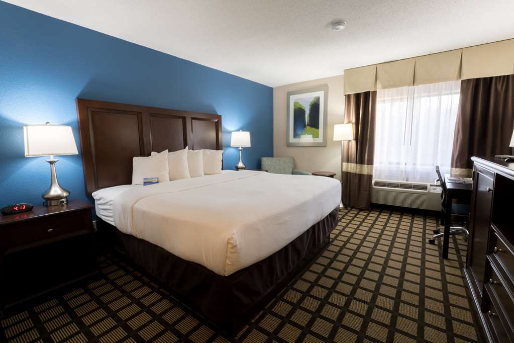 Baymont by Wyndham Detroit Airport Romulus - photo 11