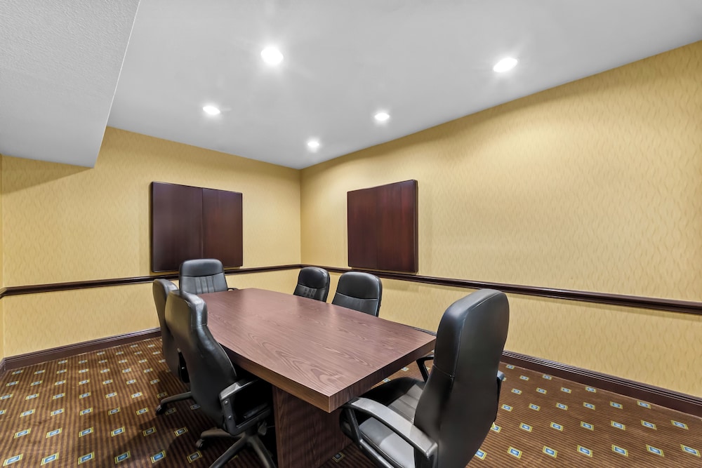 Quality Inn & Suites San Antonio Airport Stone Oak - photo 34