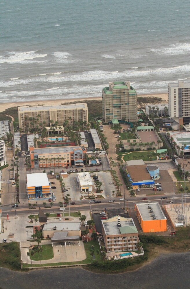Blue Bay Inn & Suites - photo 89