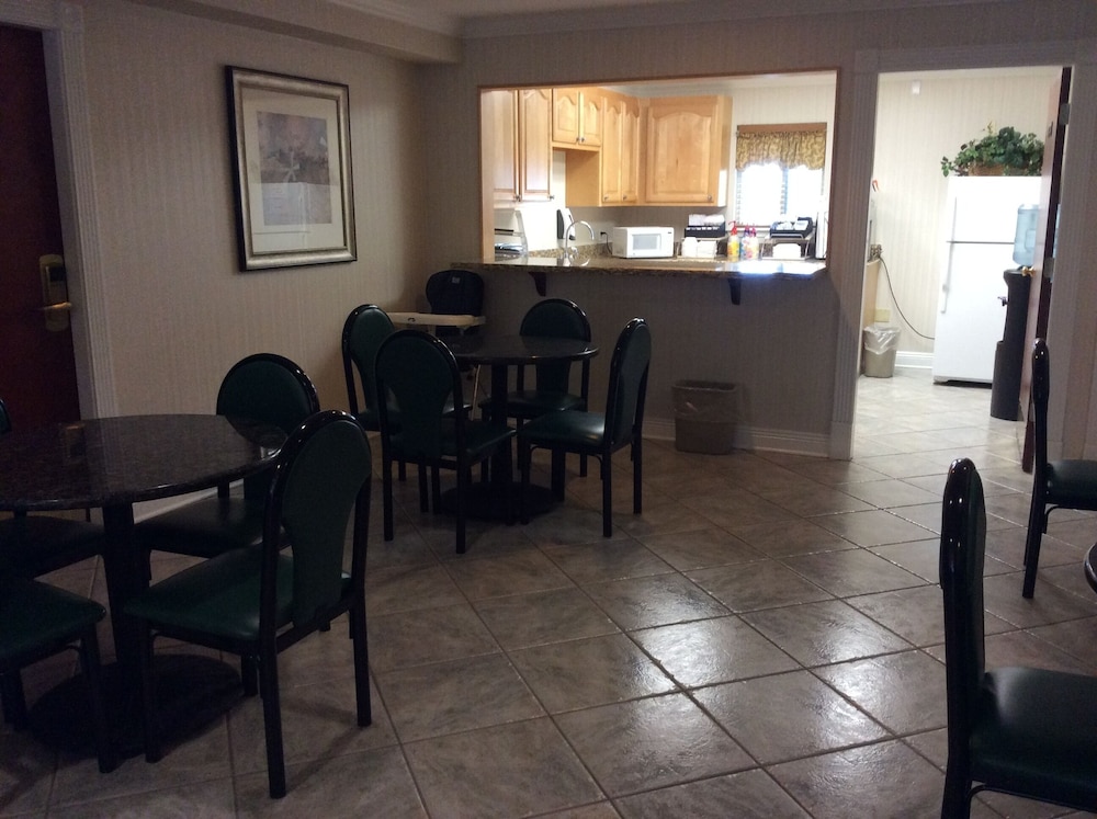 Riverside Hotel - photo 13