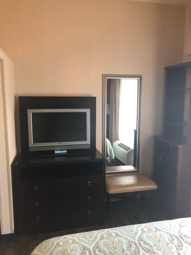 City Express by Marriott Washington DC Northeast - photo 19
