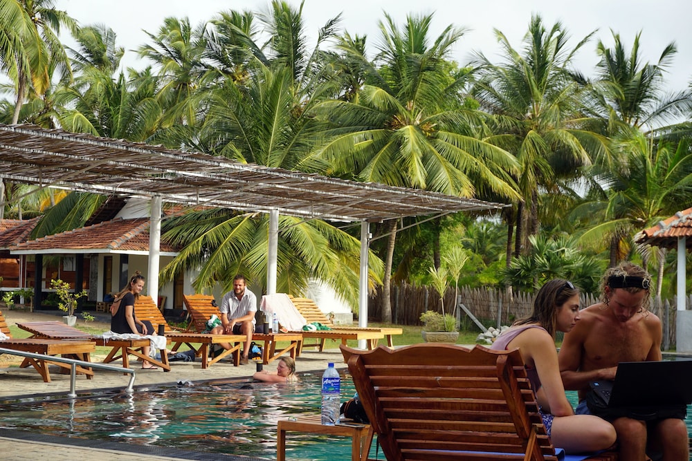 Valampuri Kite Resort - carbon neutral hotel in Puttalam