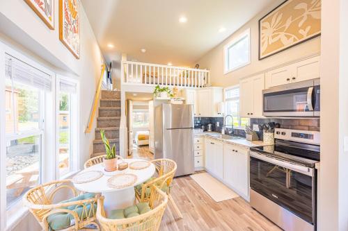 Rainforest Tiny Home Retreat Bohemian Cottage — 4-Star Luxury Hotel in Forks, United States