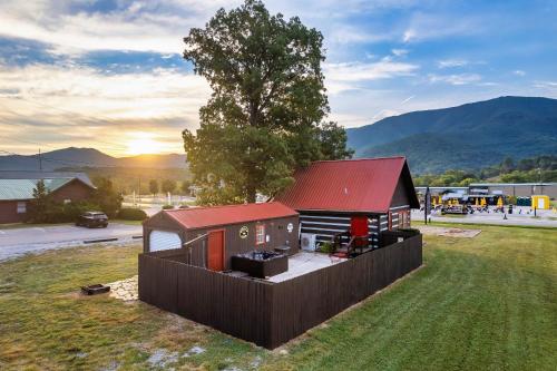 #1 Smokies Cabin Great Views Game Rm FirePit — 4-Star Luxury Hotel in Sevierville, United States
