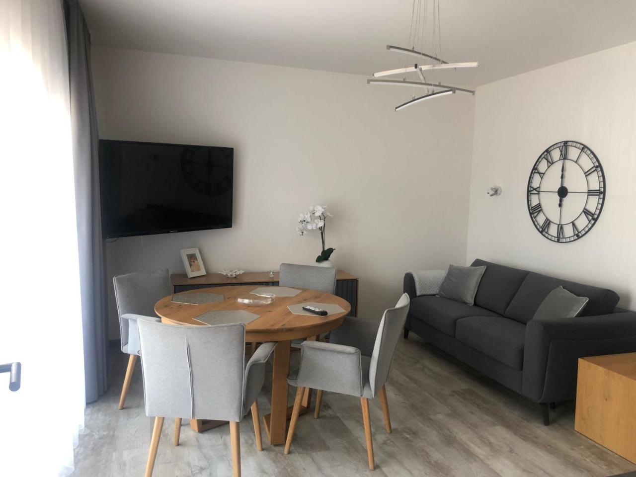 Apartament LUX Gray basen SPA Pięć Mórz Sianożęty — 4-Star Luxury Hotel in Ustronie Morskie, Poland