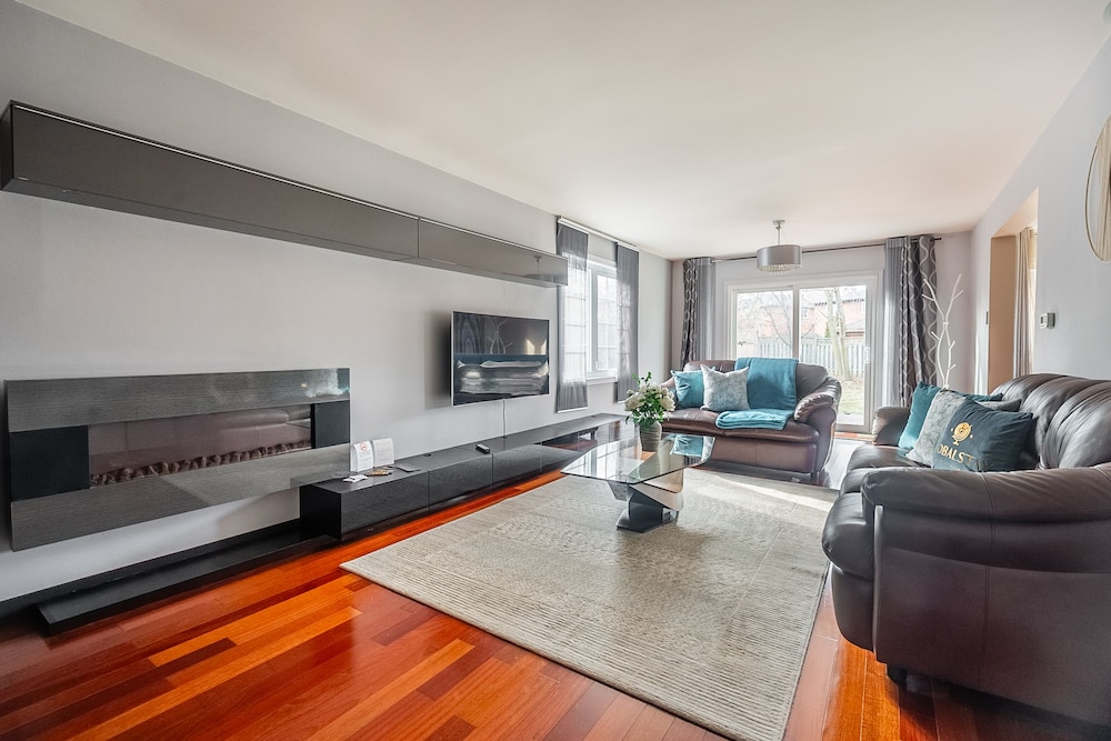 Globalstay Tranquil Family Retreat — 4-Star Luxury Hotel in Richmond Hill, Canada