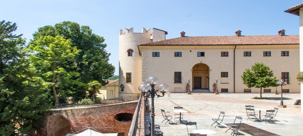 Castello di Cortanze - last minute hotel in Cortanze