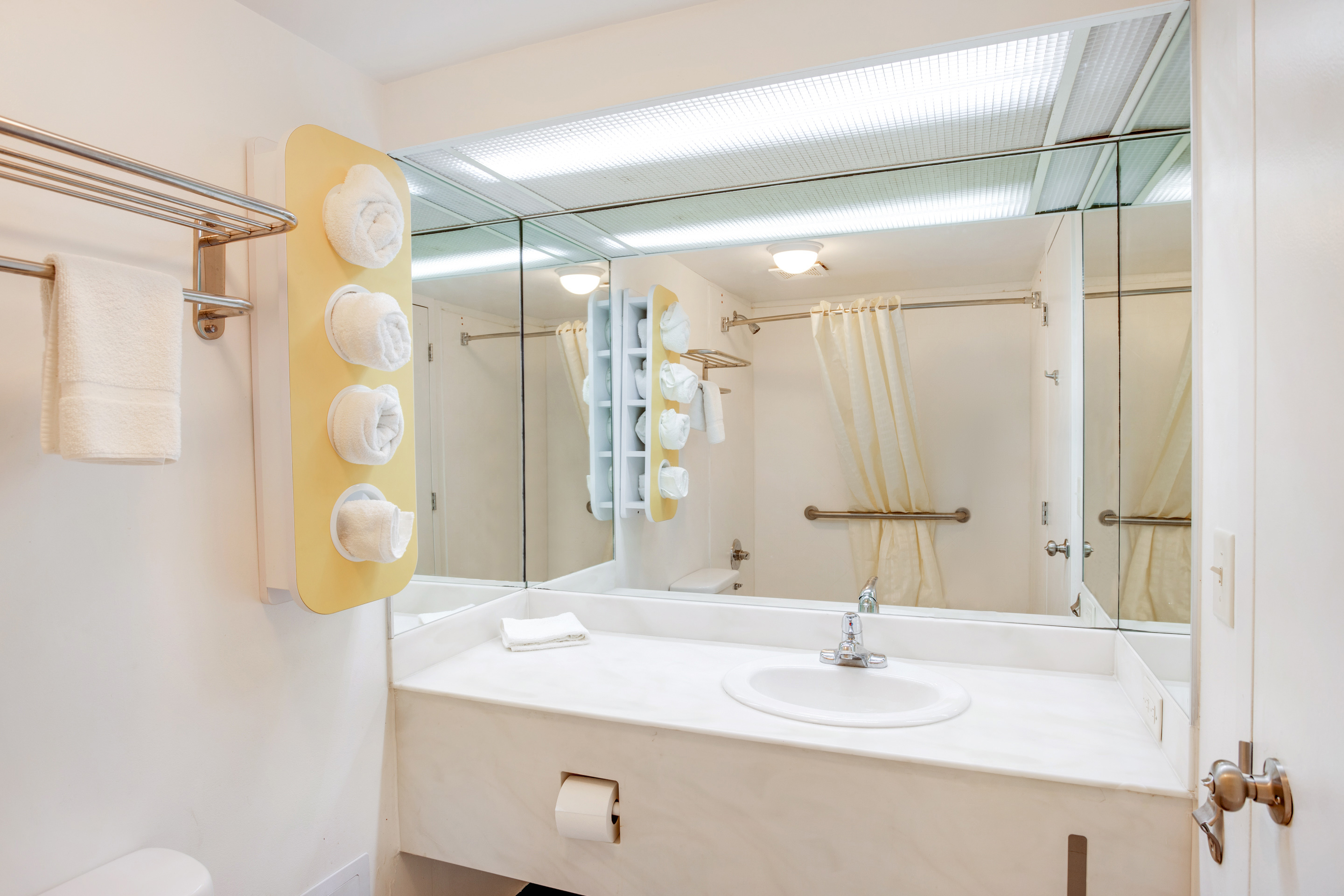 OYO Hotel Mona Lake Muskegon - photo 4