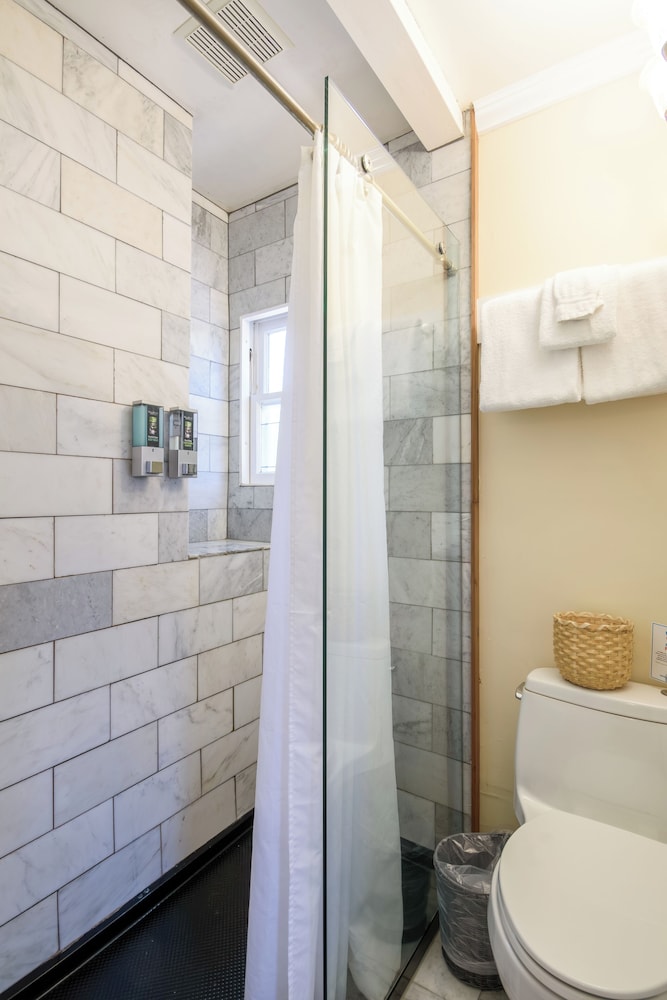 Cedar Gables Inn - photo 57
