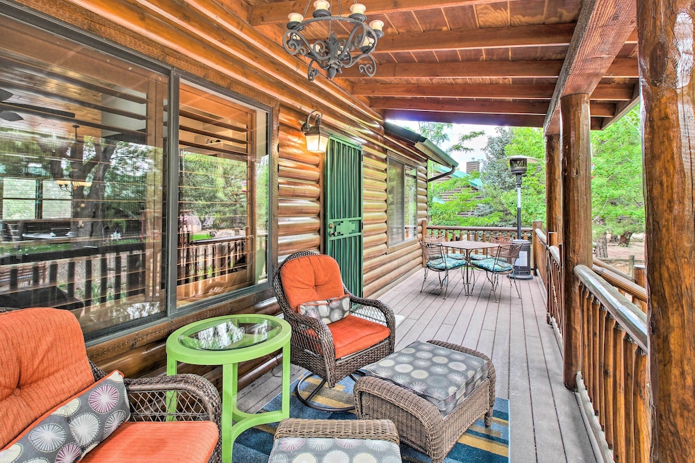 3 Mi To Trails Woodsy Retreat in Overgaard in Heber, United States