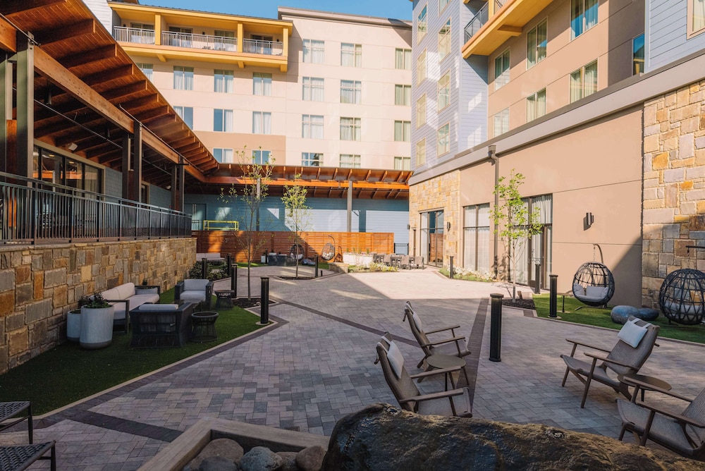 Embassy Suites by Hilton Gatlinburg Resort - photo 75