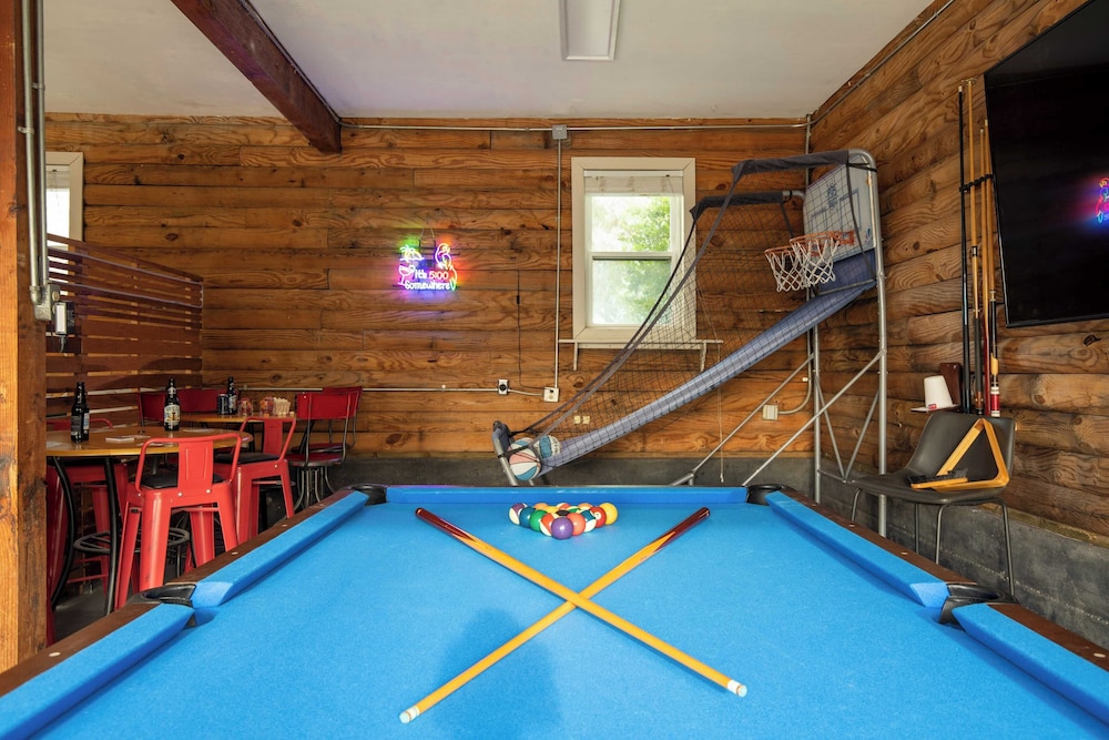 Chateau Syrah by AvantStay Picturesque Estate w Pool Hot Tub Table Tennis Pool Table New Pickleball Court Basketball hoop - photo 34