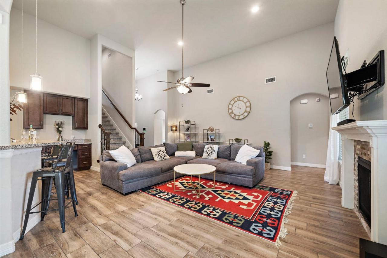 City Escape BBQ Yard WiFi Games Pets Welcome in Houston, United States