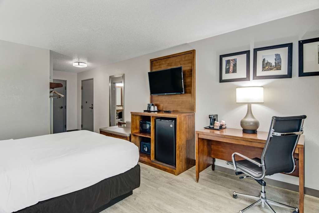 Comfort Suites near I 80 and I 94 - photo 15