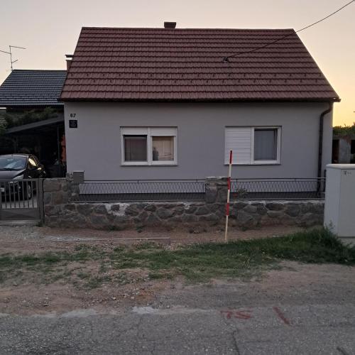 kuća za odmor Dolno — hotel in Sisak