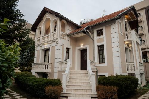 Villa Emerald — 4-Star Luxury Hotel in Florina, Greece