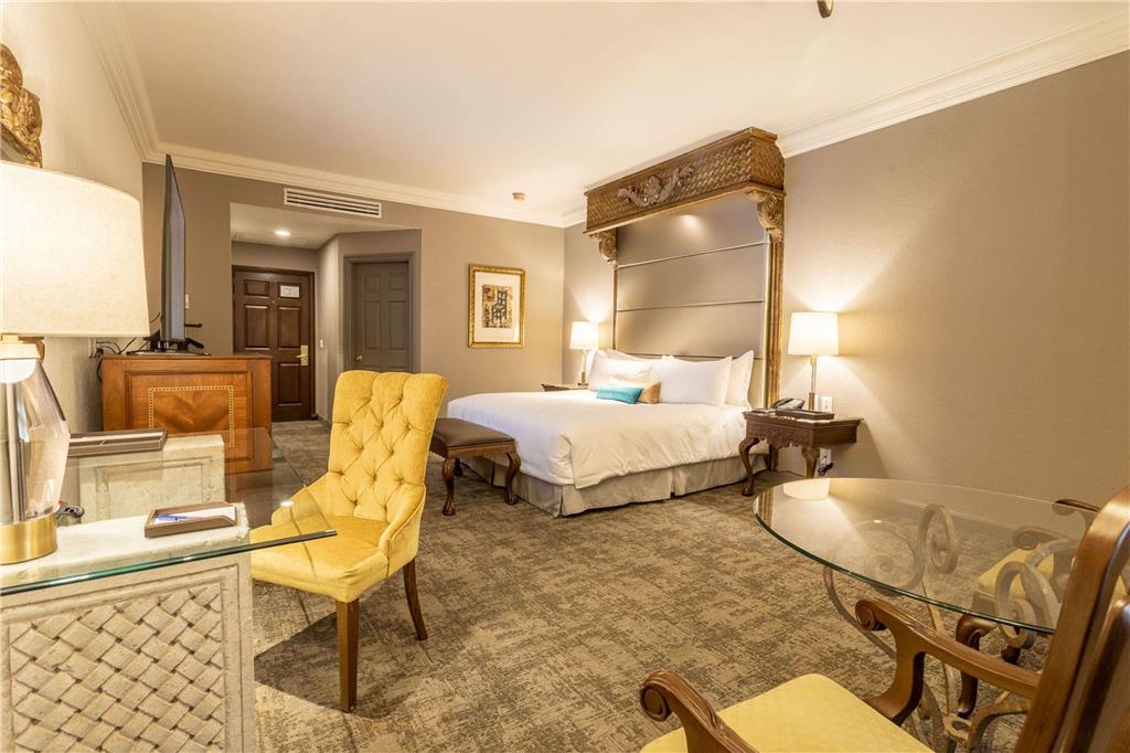 Master Suite king
