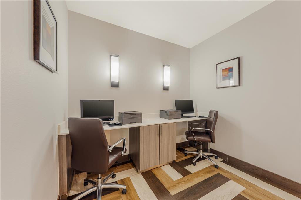 Best Western Green Oaks Inn & Suites - photo 9