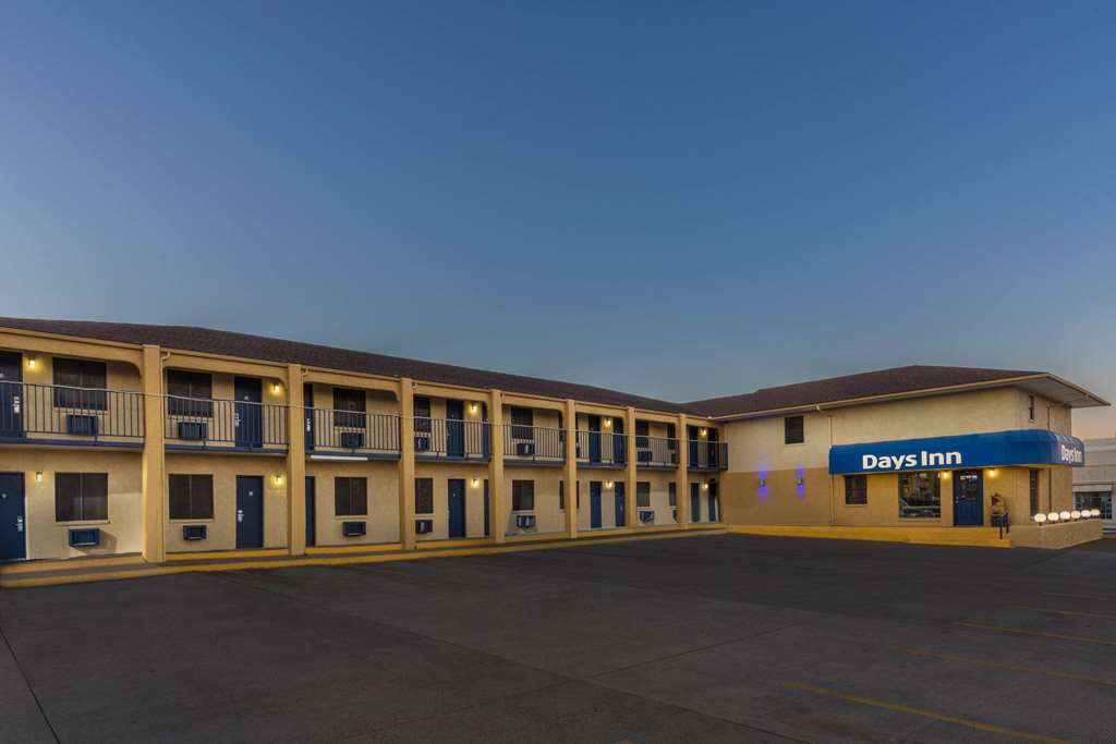 Days Inn by Wyndham Tucumcari - photo 2