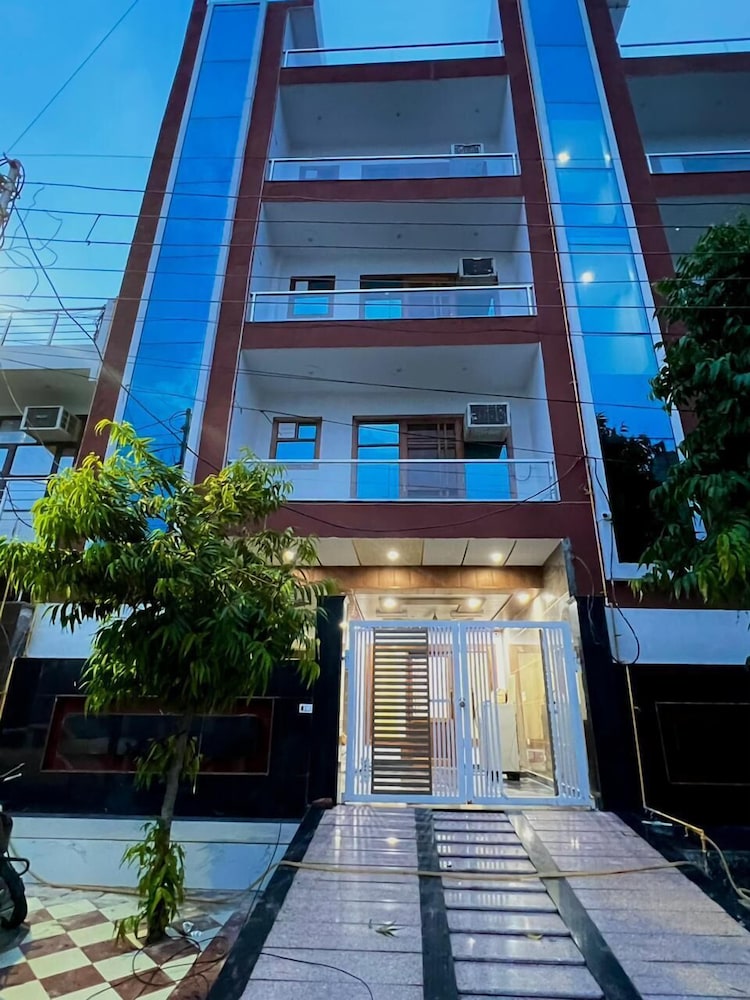 Get Dream Inn - carbon neutral hotel in Noida