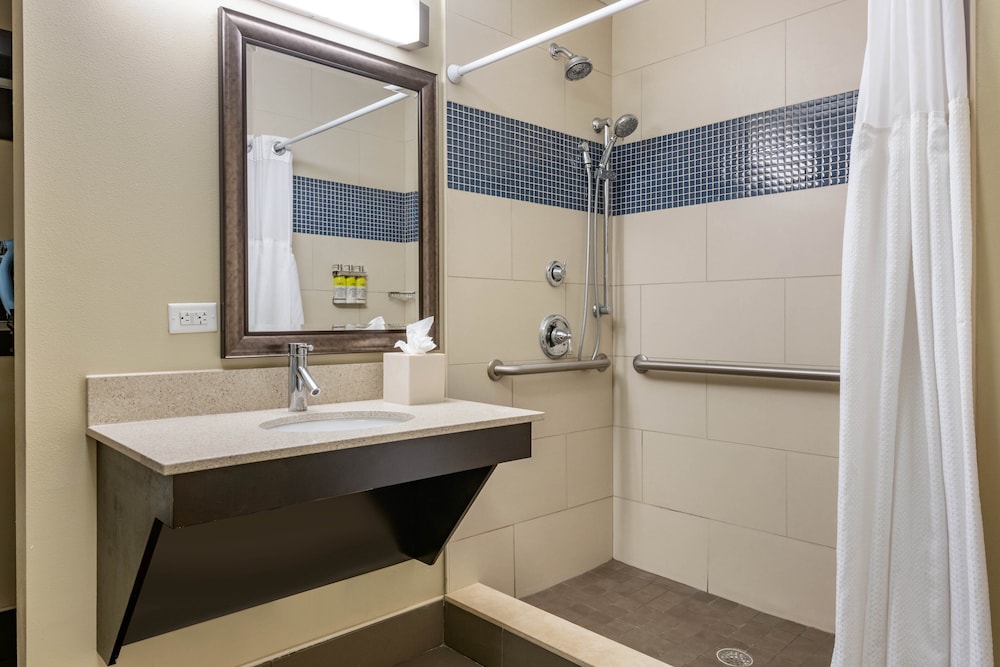 Staybridge Suites St. Petersburg Downtown by IHG - photo 32