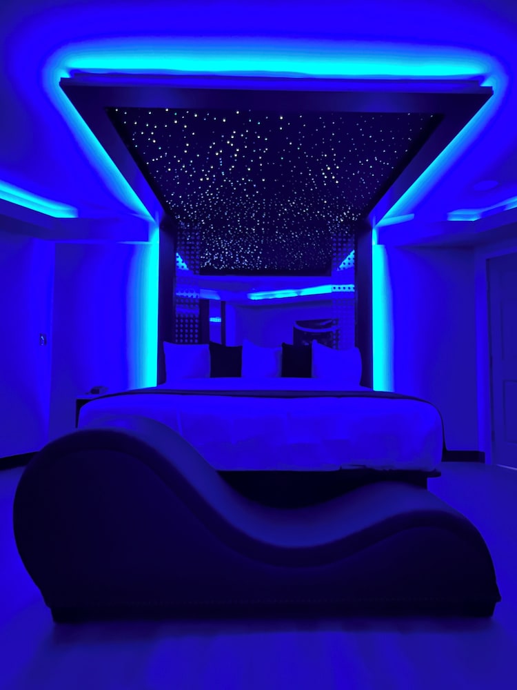 Imperial Suites Adults Only - photo 23