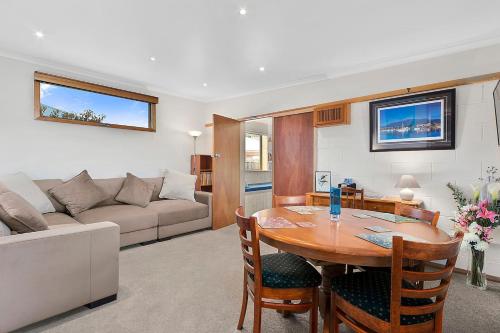 Forty South Cottage A Secluded Waterside Getaway — 4-Star Luxury Hotel in Lindisfarne, Australia