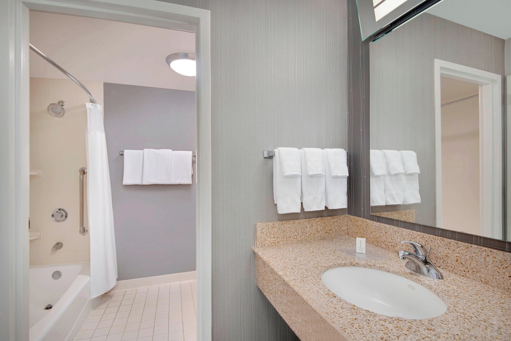Courtyard by Marriott Savannah Midtown - photo 12