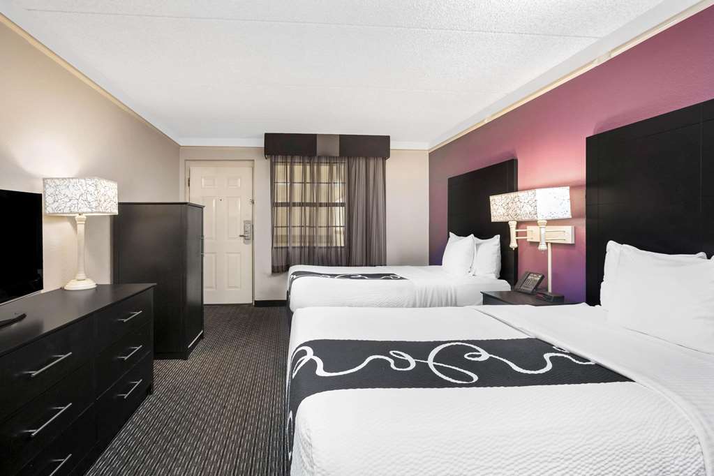 La Quinta Inn by Wyndham Fresno Yosemite - photo 38